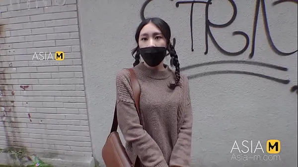 Watch Free Amateur Porn: Street Hunting with Tan Ying Ying